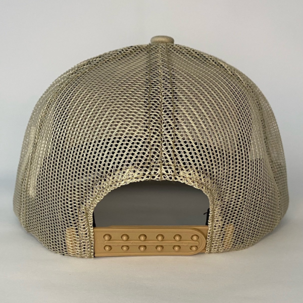 Gorra camionera beige atras